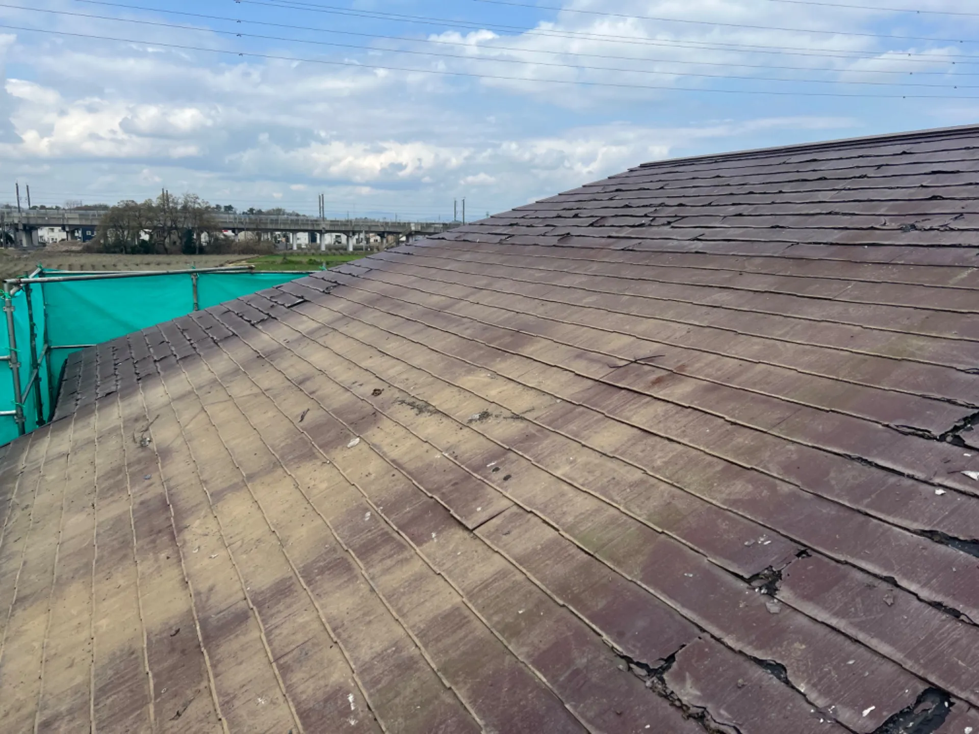 【宇都宮市】屋根のカバー工法前に太陽光パネル撤去